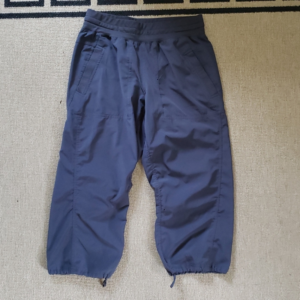 Never worn 3/4 workout pants
